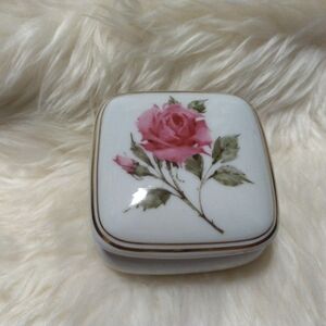 AVON Happy Holidays Rose Trinket Box Porcelain Jewelry Box - Pink Rose Design